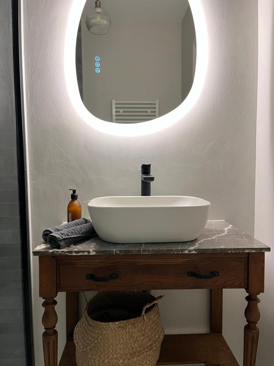 Bathroom, towels