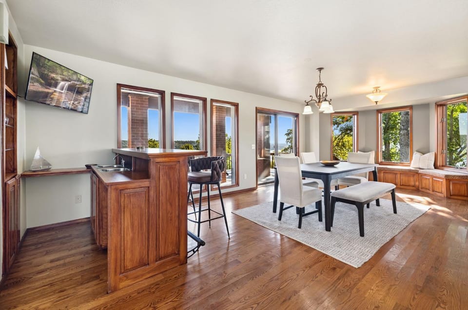 cARpe diem-Stunning Lake Views-2mi to Boat Ramp House in Beaver Lake