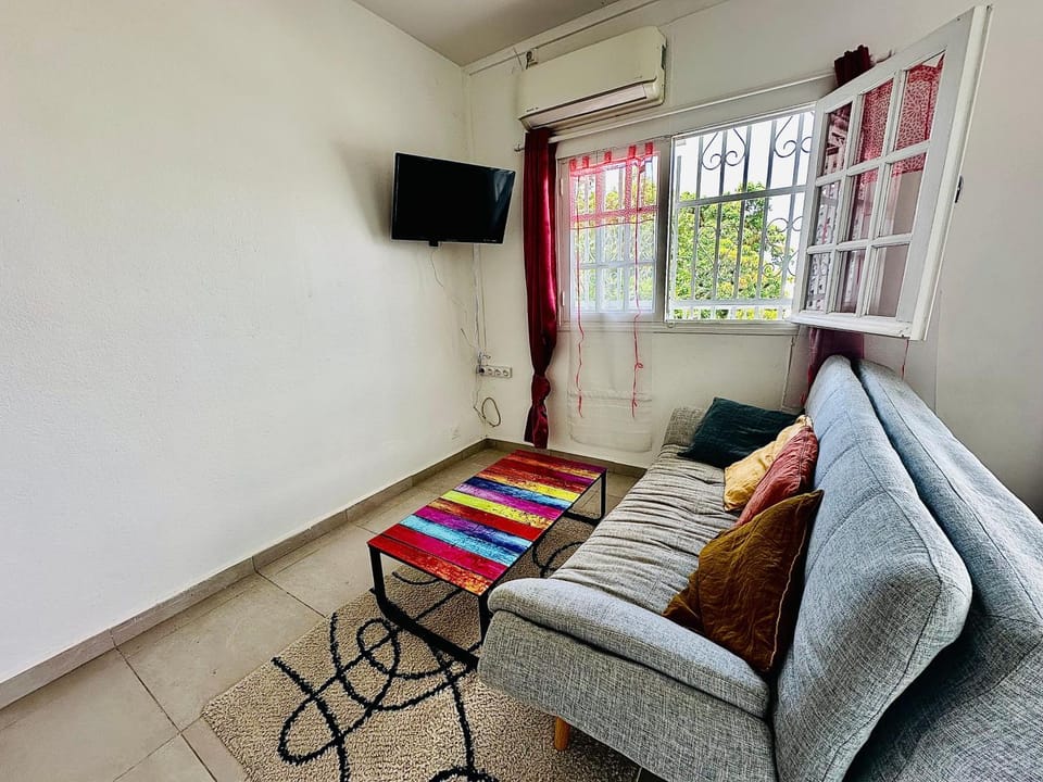 Seating area, air conditioner