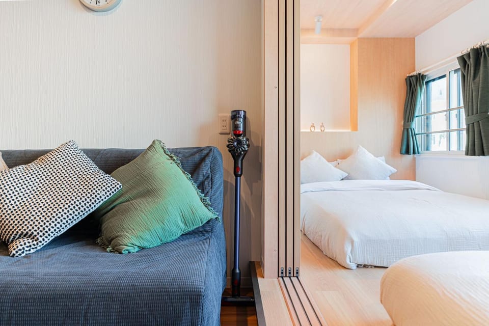 Bed, Living room