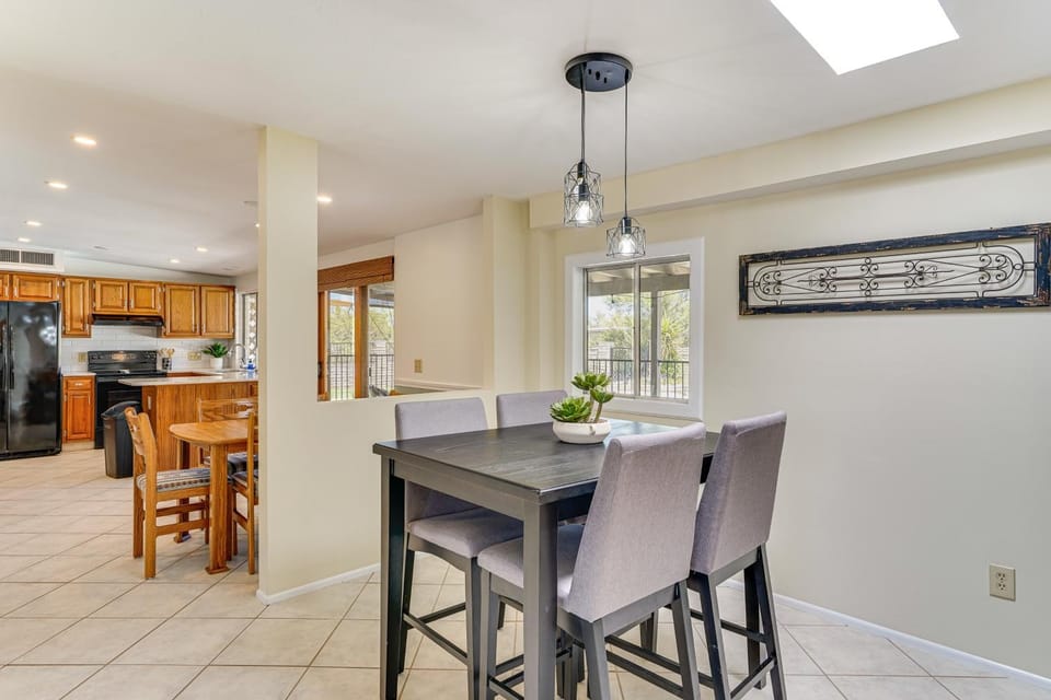 Near Catalina Hiking Trails: Mtn-View Home w/ Pool House in Casas Adobes