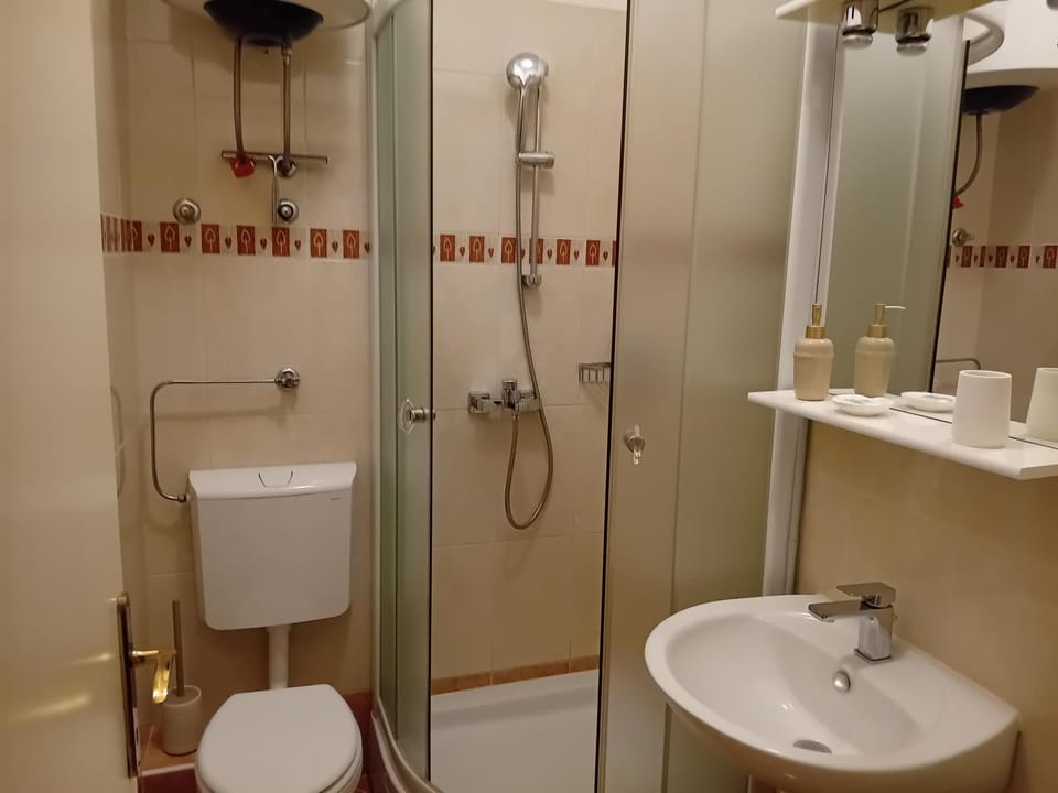 VELE with parking and sea view Apartment in Makarska