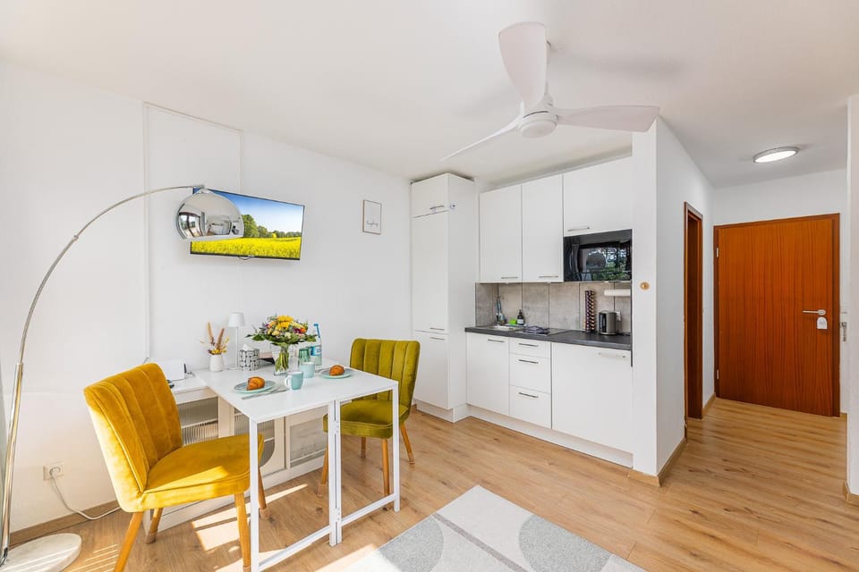 TV and multimedia, Decorative detail, Dining area, kitchen