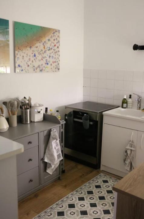 Kitchen or kitchenette