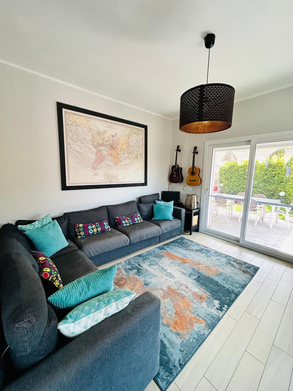 TV and multimedia, Living room, Photo of the whole room, Seating area