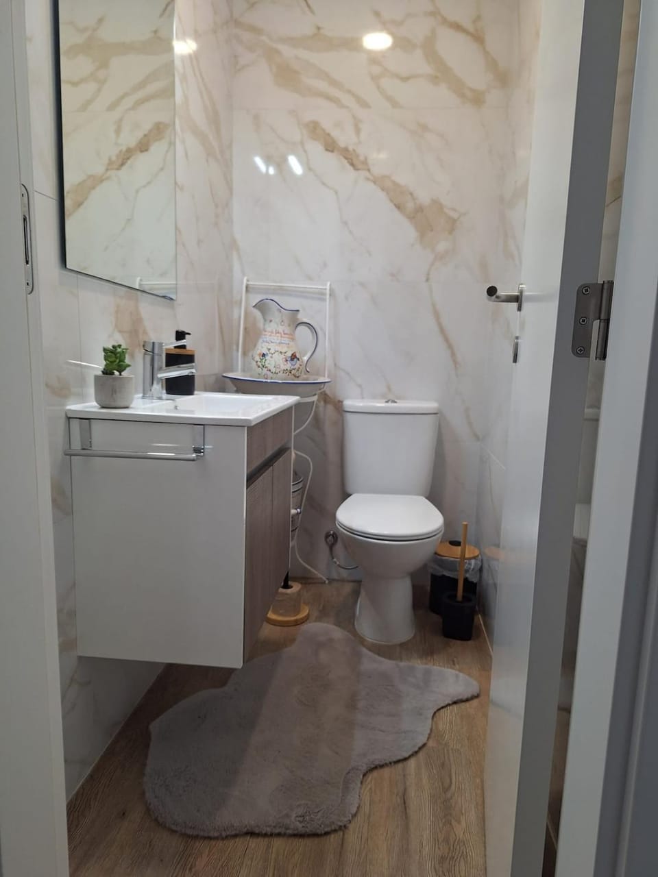 Toilet, Bathroom