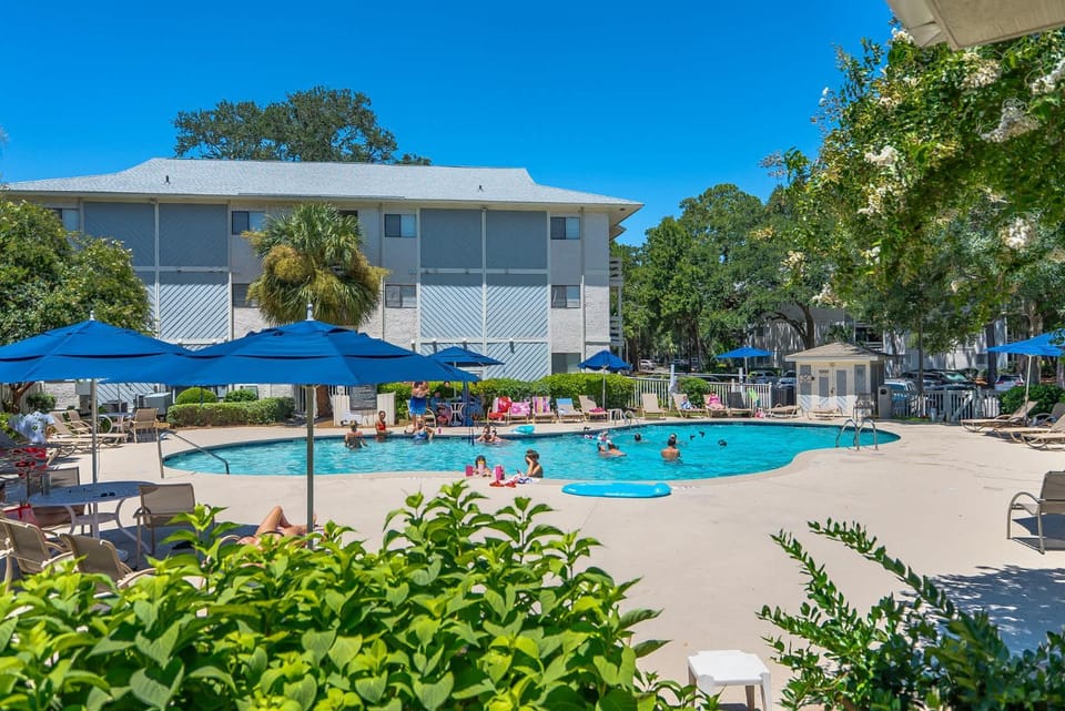 Walk to Beach - Fiddler's Apartment - 2 Pools Apartment in Hilton Head Island