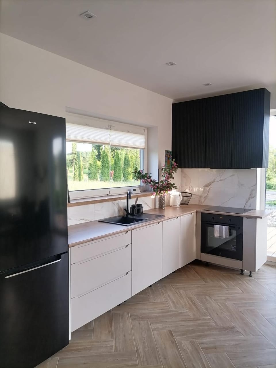 Kitchen or kitchenette, dishwasher, microwave, oven