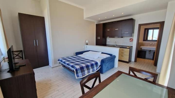 Kitchen or kitchenette, Photo of the whole room, Dining area