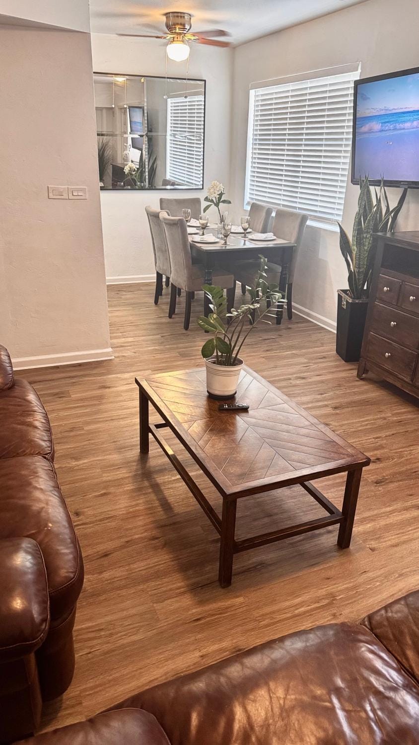 TV and multimedia, Living room, Seating area, Dining area