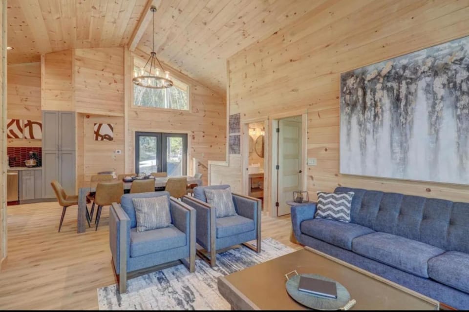 Chalet Vista Pool Hot Tub Game Room Views House in Gatlinburg