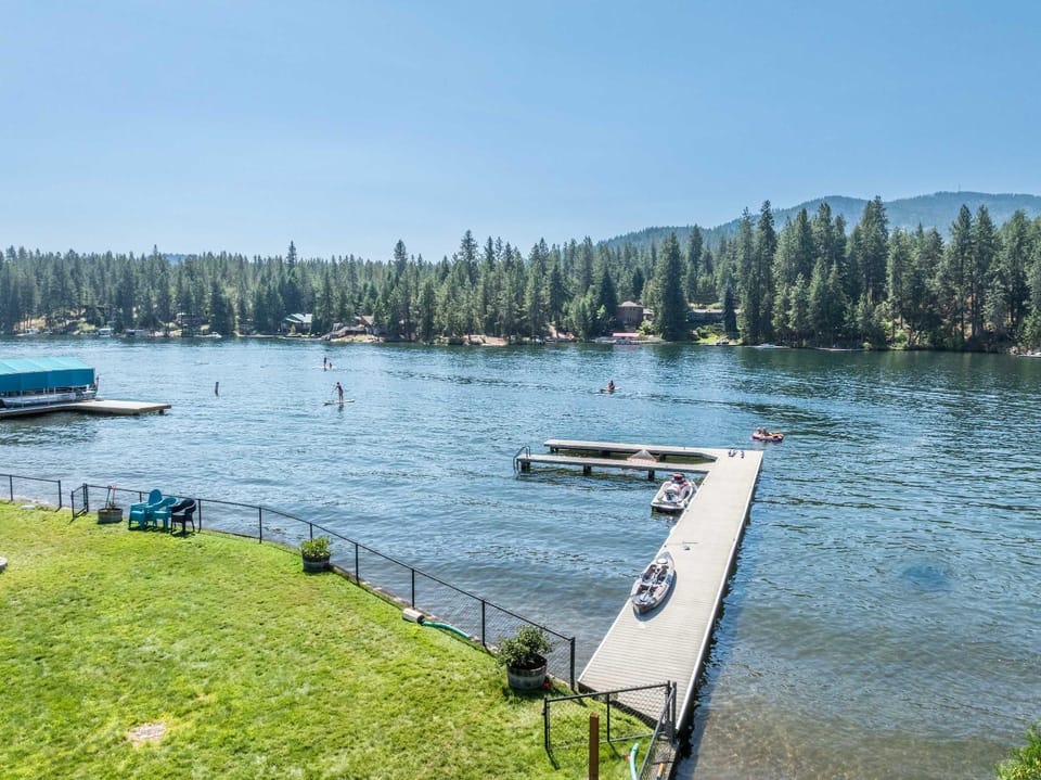 Welk Manor Private Waterfront Retreat on the Spokane River House in Post Falls