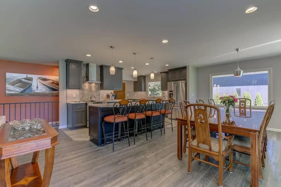 Welk Manor Private Waterfront Retreat on the Spokane River House in Post Falls