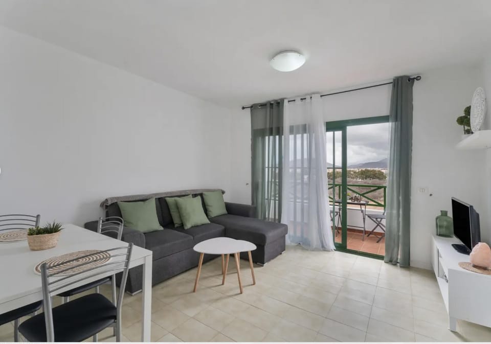 TV and multimedia, Balcony/Terrace, Living room, Seating area, Dining area