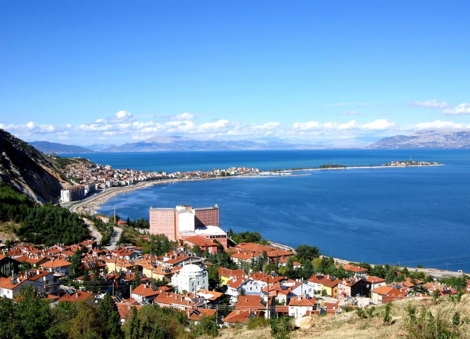 Nearby landmark, Day, Natural landscape, Bird's eye view, Beach, City view, Lake view, Mountain view, River view, Sea view