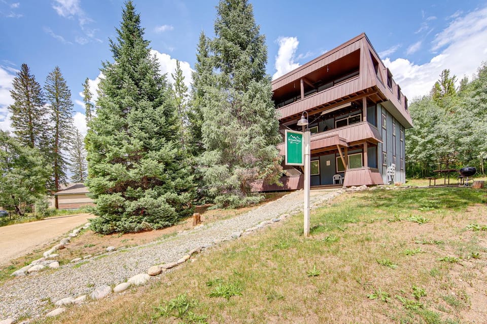 Dine, Shop & Shuttle to Resort: Winter Park Haven! House in Fraser