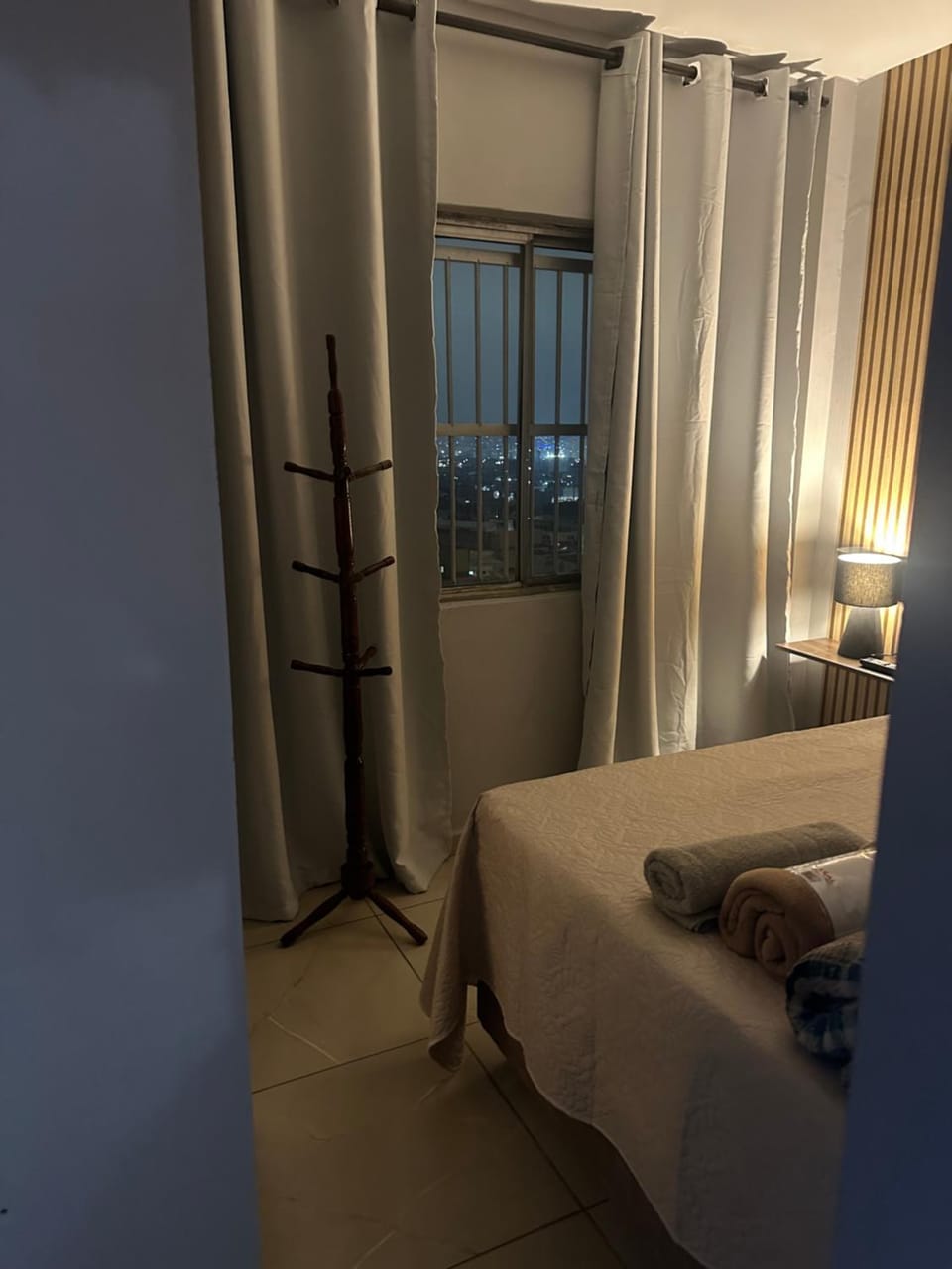 AP inteiro no Brás lado igrejas e comércio andar alto Estacionamento a combinar Apartment in Sao Paulo City