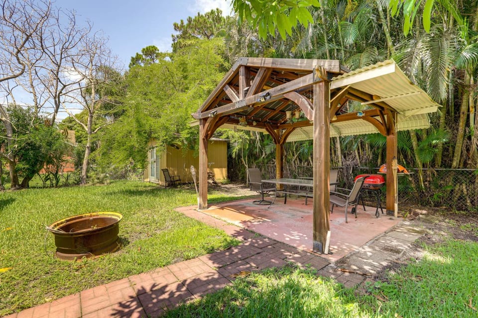 Family Home in Port St Lucie w/ Furnished Pergola! House in Port Saint Lucie
