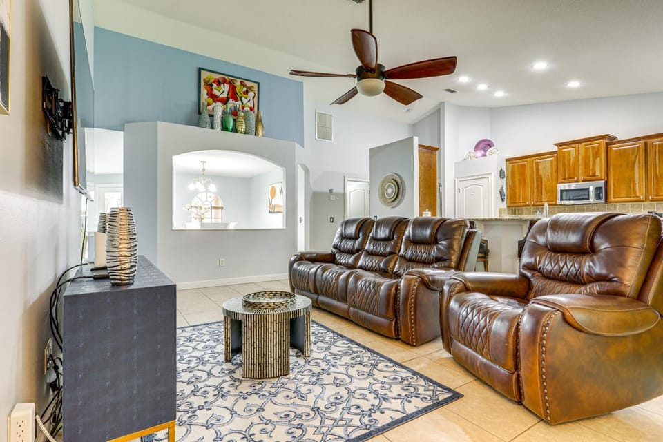 Family Home in Port St Lucie w/ Furnished Pergola! House in Port Saint Lucie