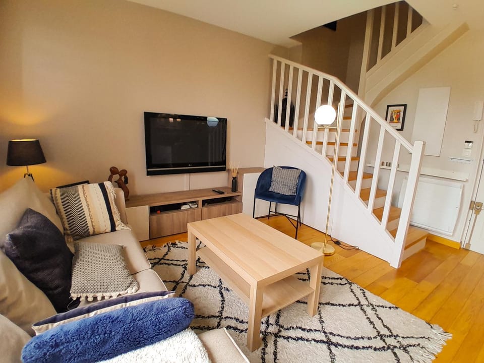 TV and multimedia, Living room, Seating area