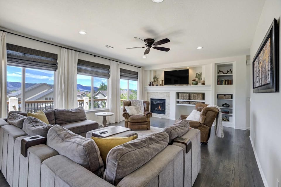 Highpoint Hills Great Views w Games & Fitness House in Colorado Springs