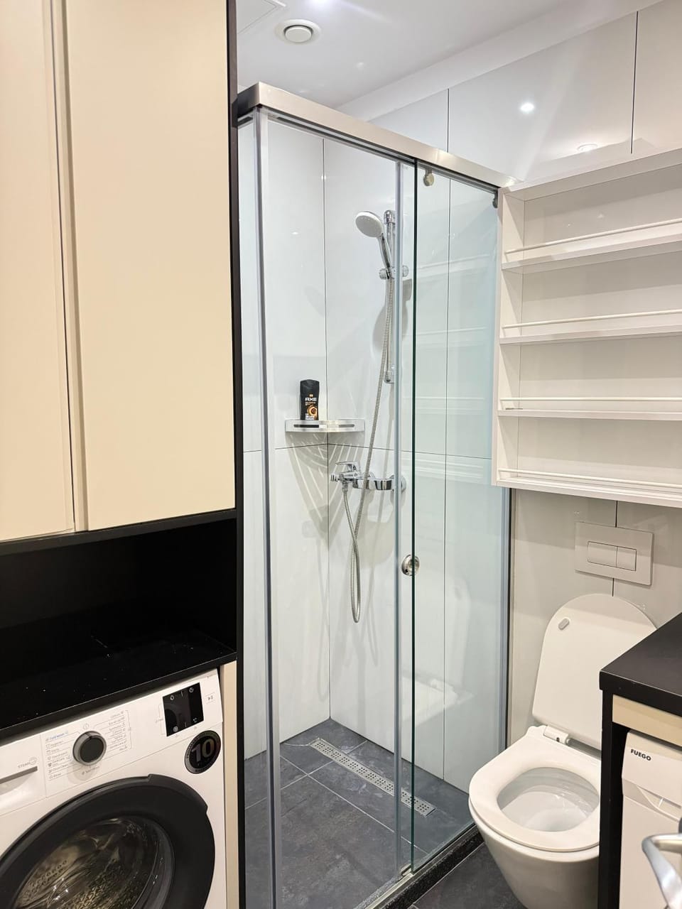 Bathroom, washing machine