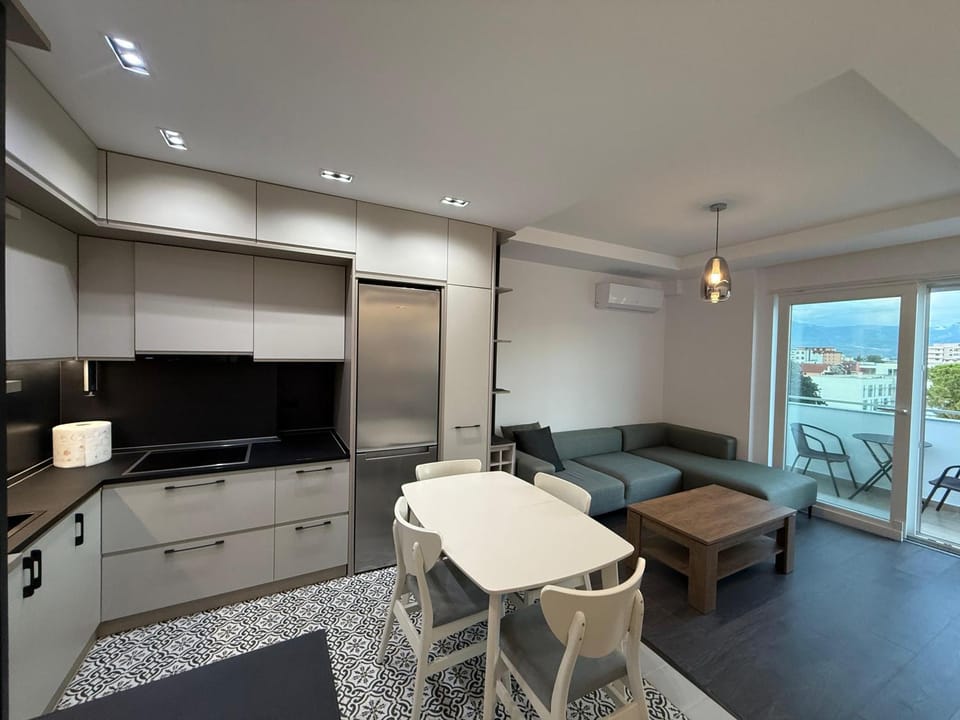 Kitchen or kitchenette, kitchen