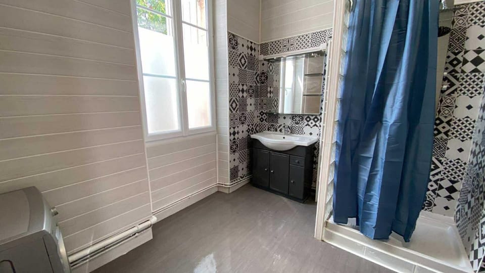 Shower, Bathroom, towels