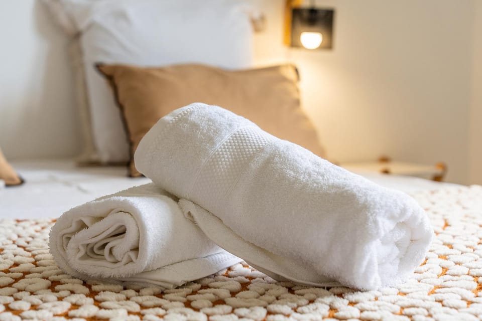 Bedroom, towels