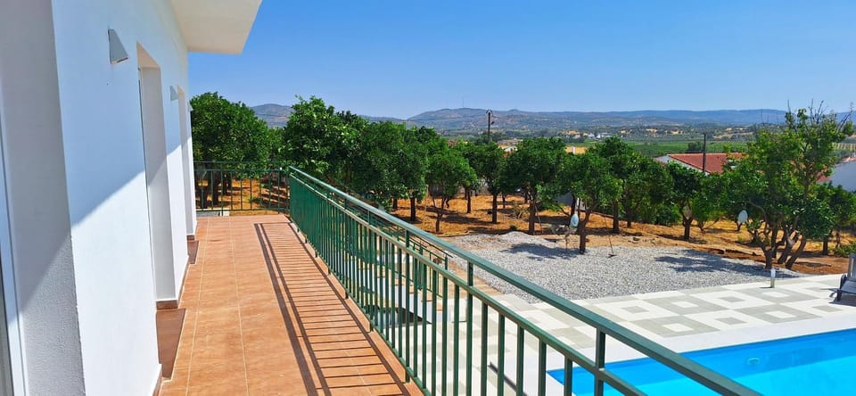 Natural landscape, View (from property/room), Balcony/Terrace, Mountain view, Pool view