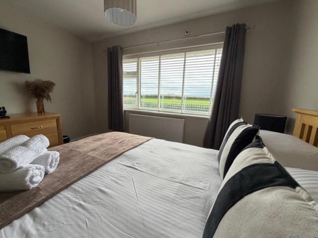 Modern homely well equipped 2BR bungalow next to the racecourse free parking Apartment in Hereford