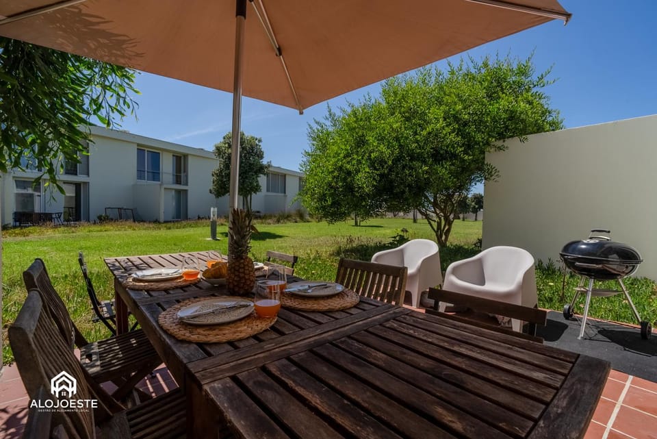 Property building, Patio, Day, Garden, Seating area, Dining area