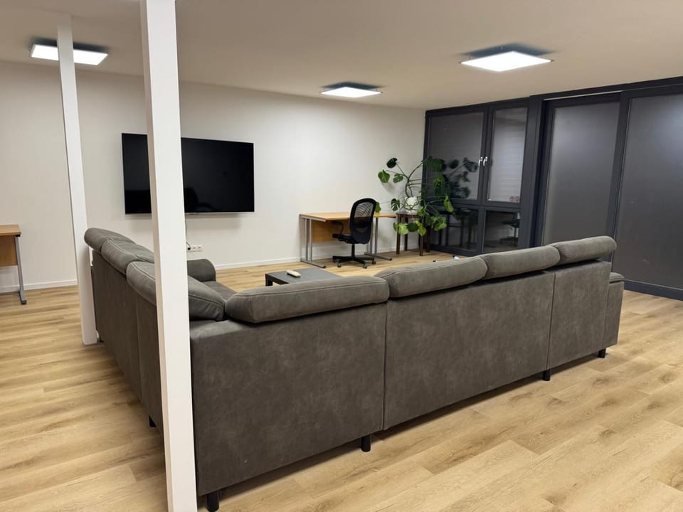 Communal lounge/ TV room, TV and multimedia, Living room, Seating area, Evening entertainment