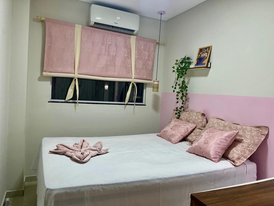 Bedroom, air conditioner