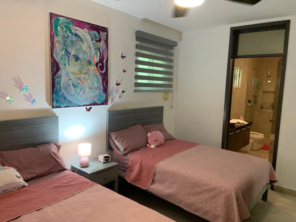 Photo of the whole room, Bedroom