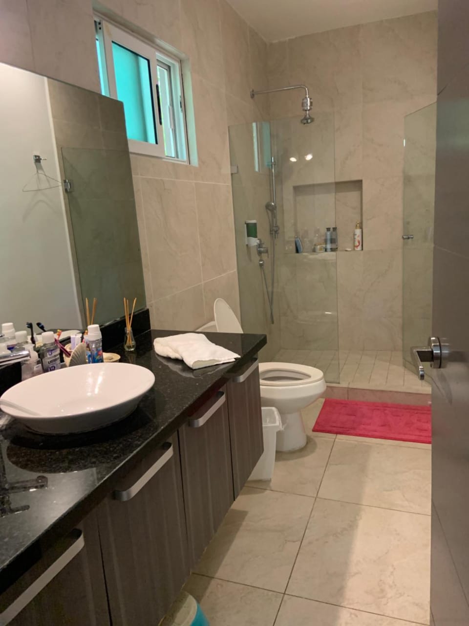 Shower, Toilet, Bathroom, towels