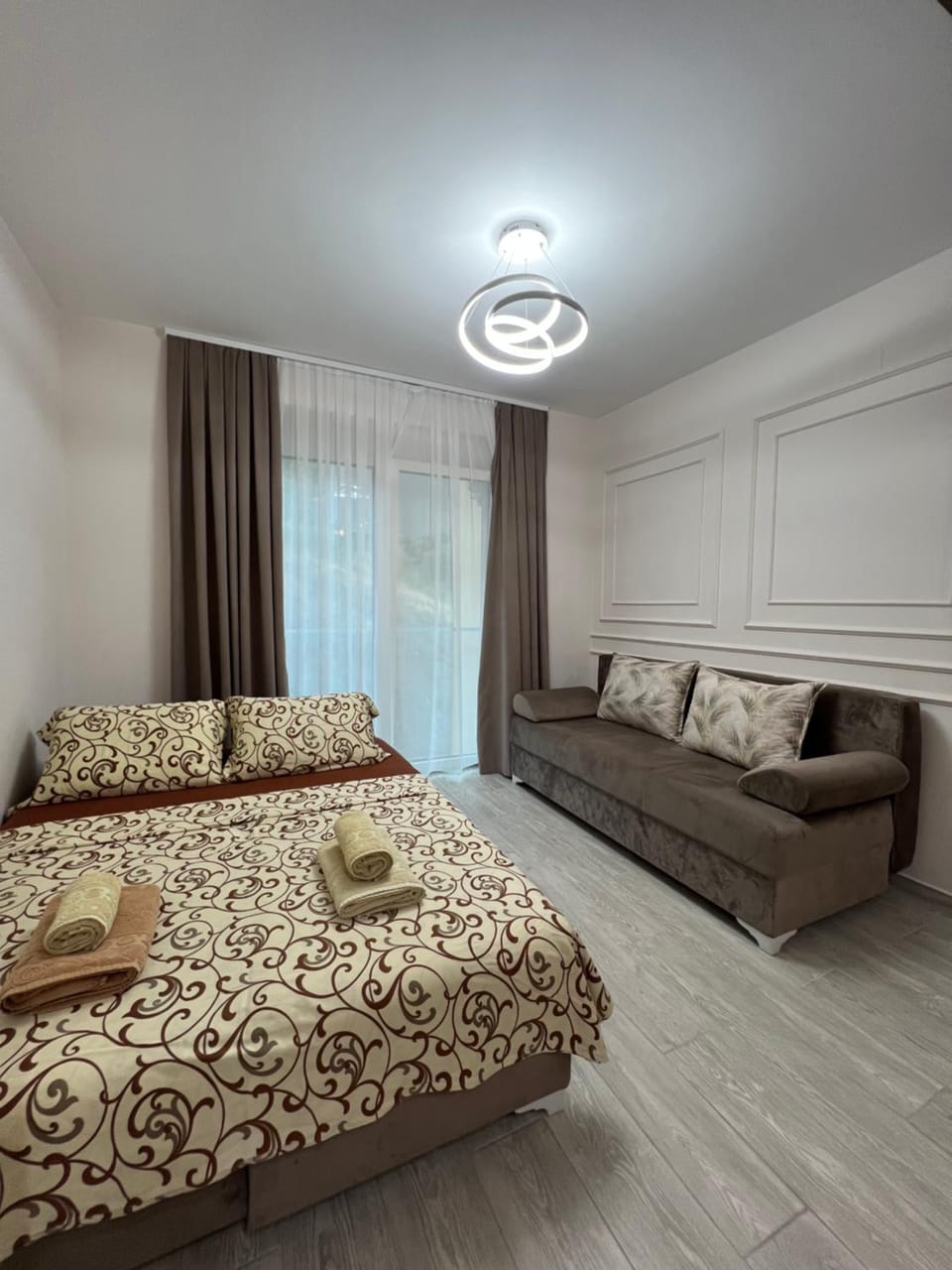 Bed, Living room, Photo of the whole room, Seating area, towels