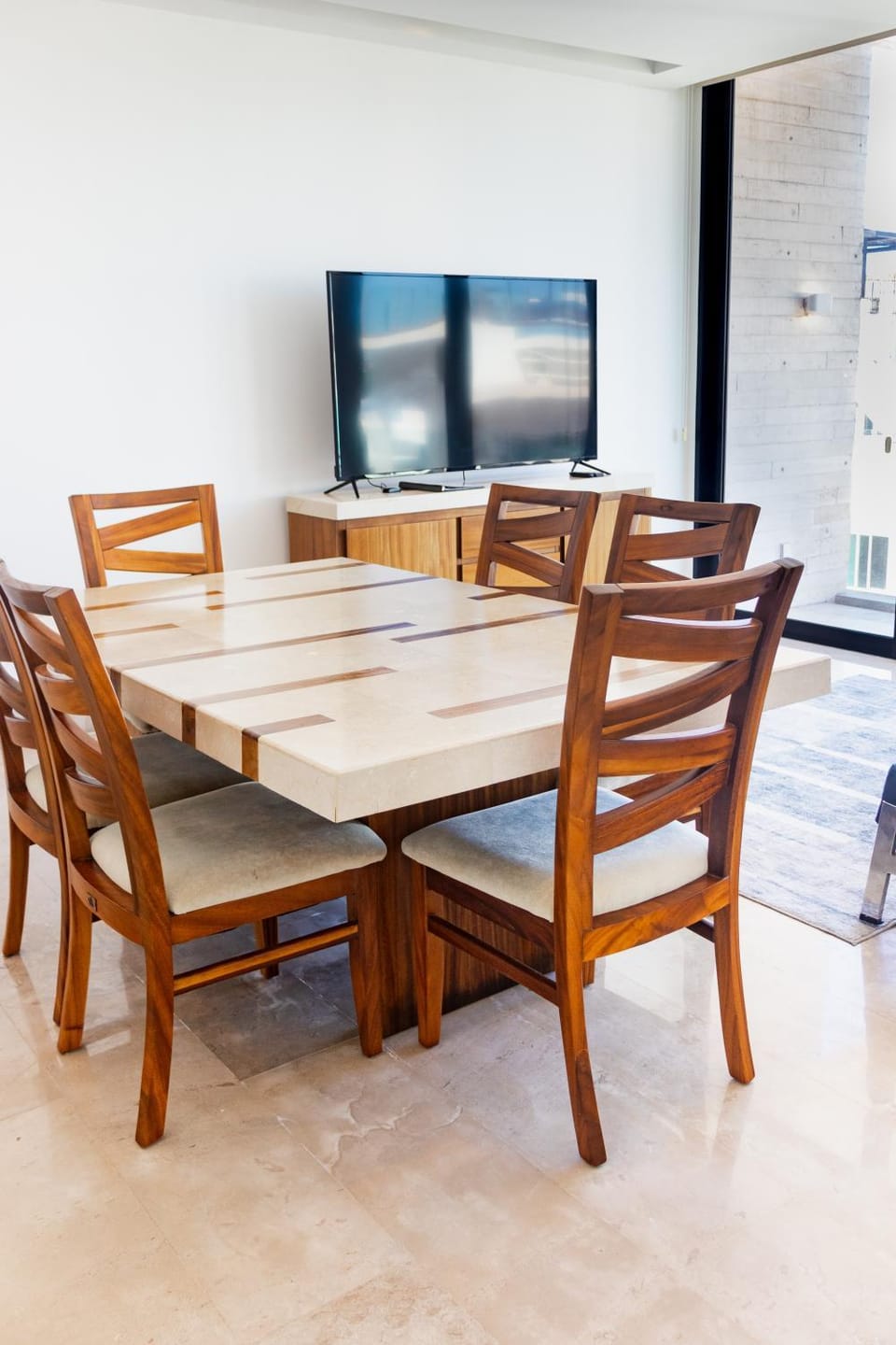 TV and multimedia, Dining area