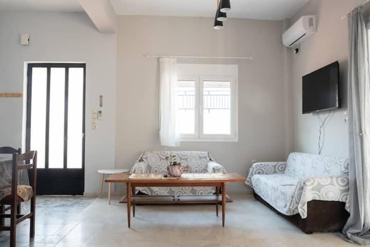 Communal lounge/ TV room, Photo of the whole room, Seating area