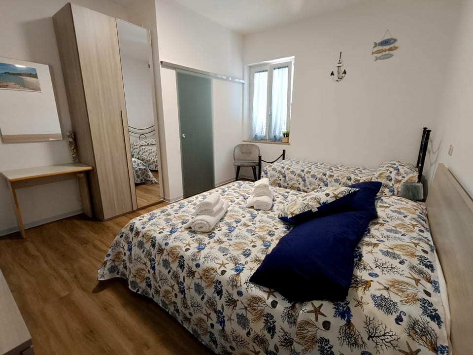 Bed, Bedroom, towels, wardrobe