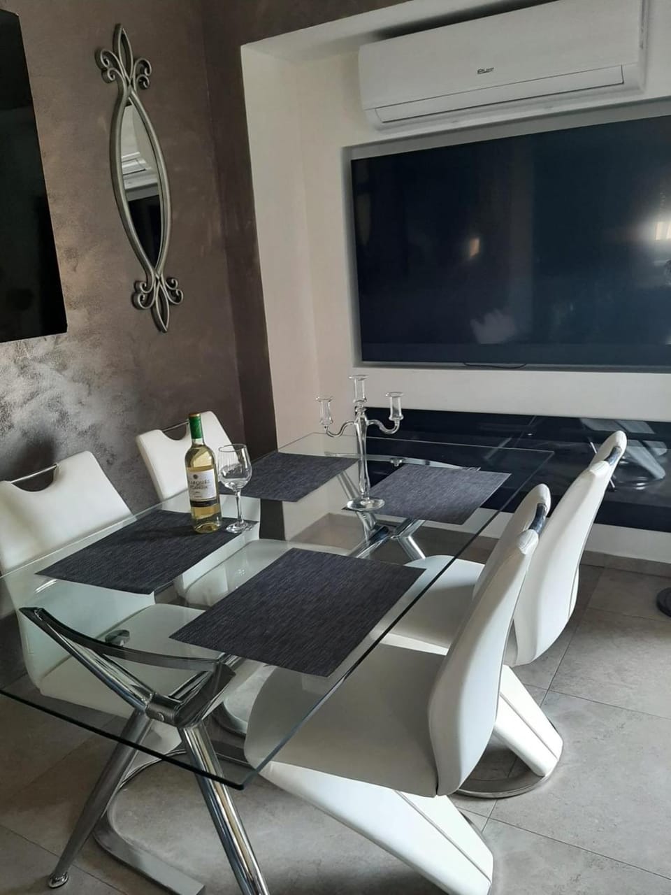 TV and multimedia, Dining area
