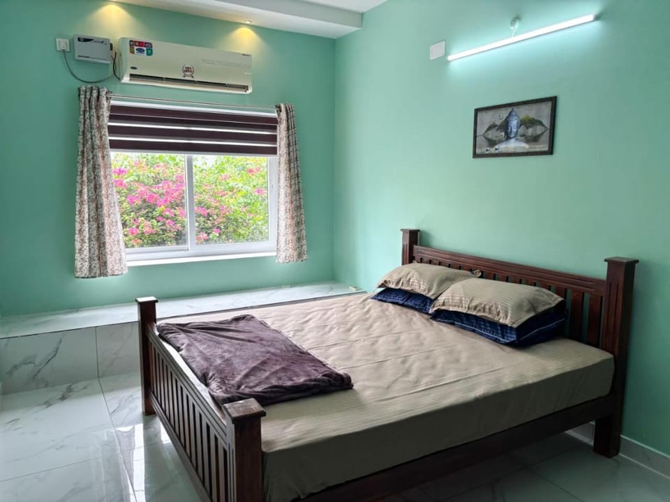 Bed, Photo of the whole room, Bedroom, air conditioner