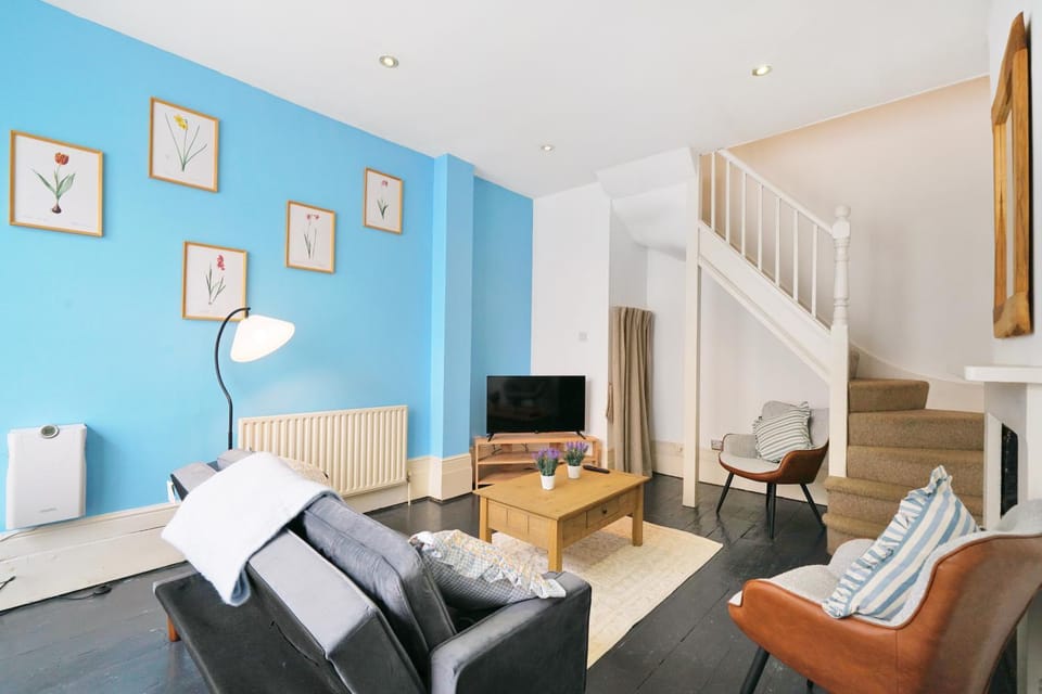 Cosy Richmond Home Walk to Station & River House in Twickenham