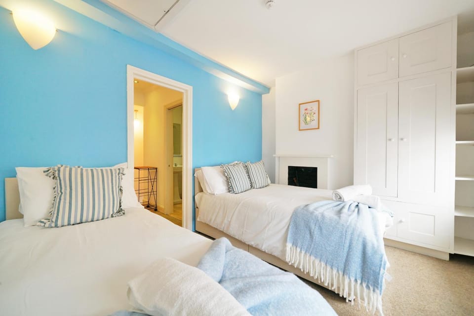 Cosy Richmond Home Walk to Station & River House in Twickenham