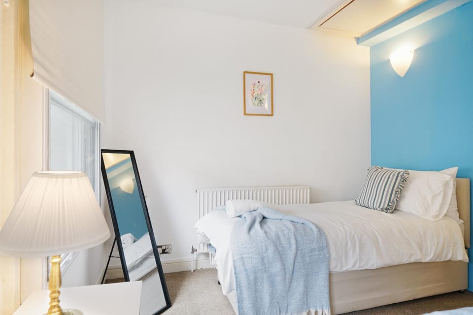 Cosy Richmond Home Walk to Station & River House in Twickenham