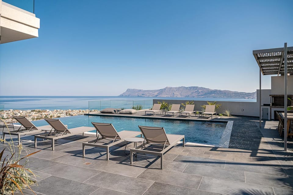 Patio, Day, Natural landscape, View (from property/room), Mountain view, Pool view, Sea view, Swimming pool, sunbed