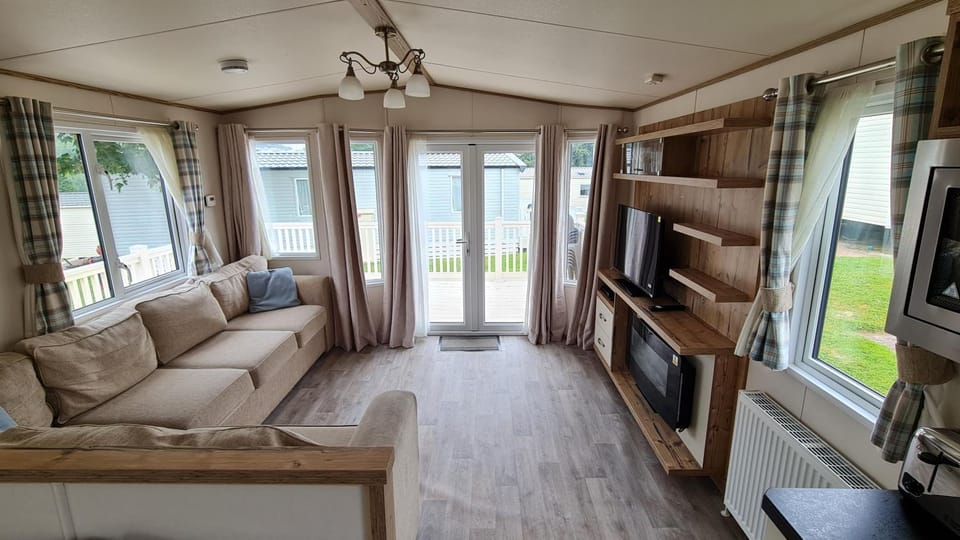 Hoburne Devon Bay Fabulous 3 bedroom caravan, with decking Campground/ 
RV Resort in Paignton