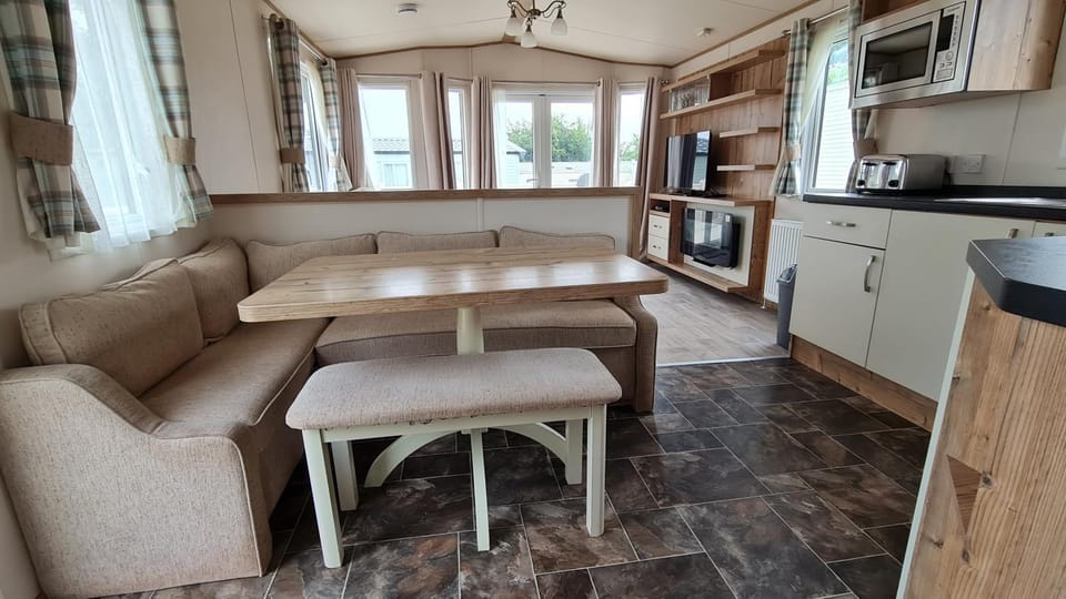 Hoburne Devon Bay Fabulous 3 bedroom caravan, with decking Campground/ 
RV Resort in Paignton