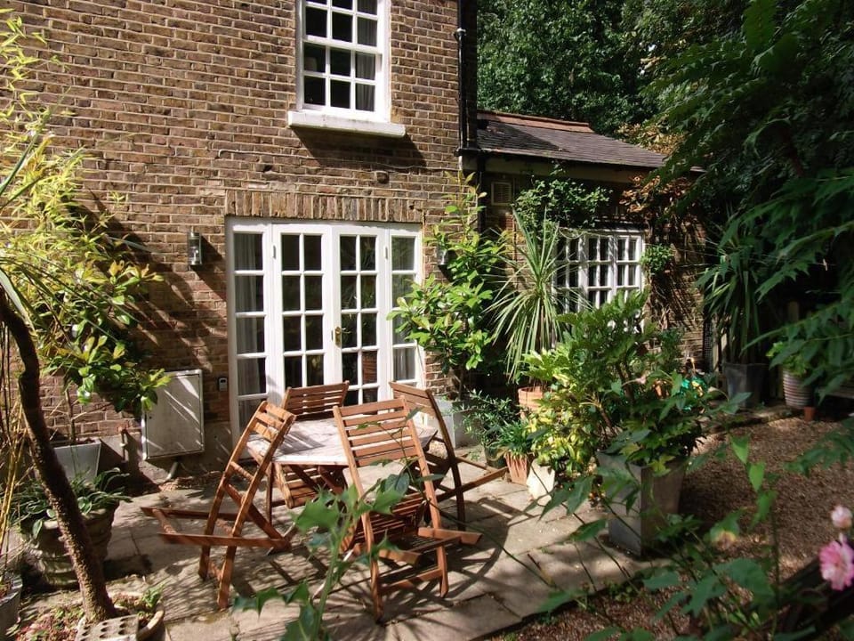 Garden Cottage House in Twickenham