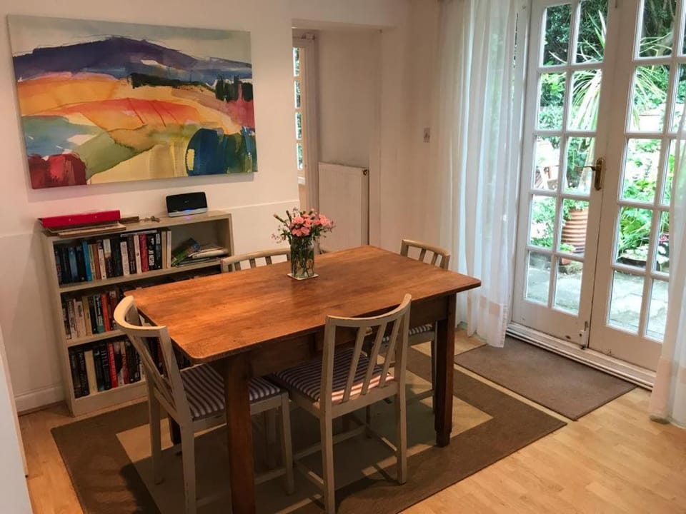 Garden Cottage House in Twickenham